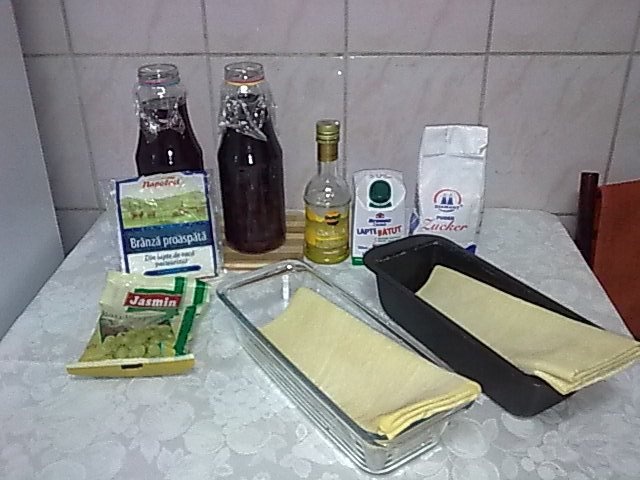 Placinta cu branza de vaci si stafide,in aluat fraged