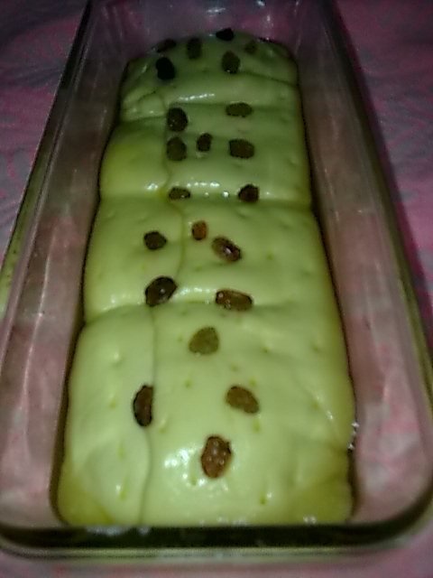 Placinta cu branza de vaci si stafide,in aluat fraged