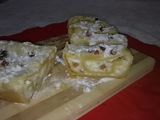 Placinta cu branza de vaci si stafide,in aluat fraged