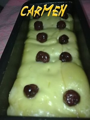 Placinta cu visine si aluat din comert