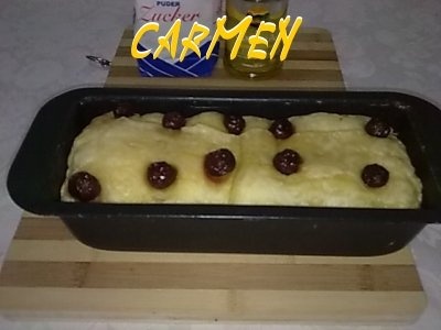 Placinta cu visine si aluat din comert