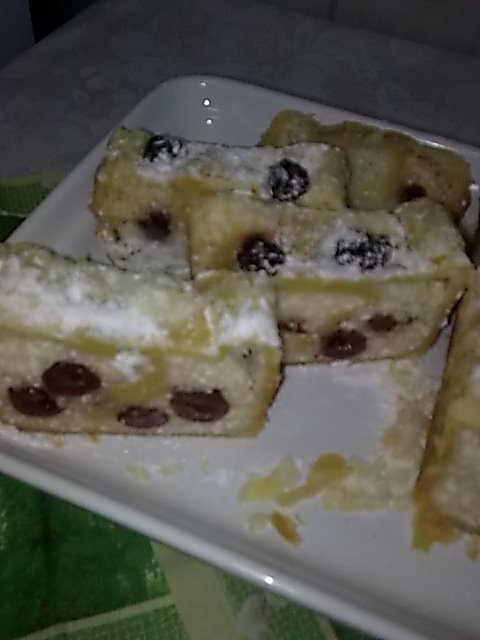 Placinta cu visine si aluat din comert