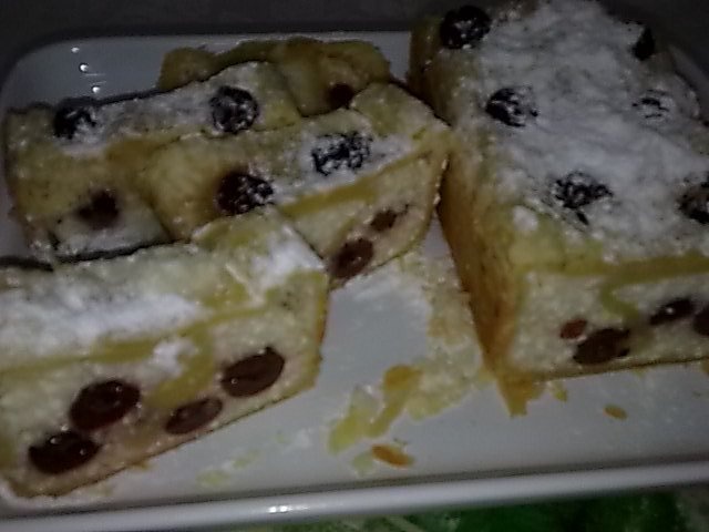 Placinta cu visine si aluat din comert