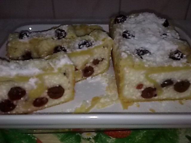 Placinta cu visine si aluat din comert