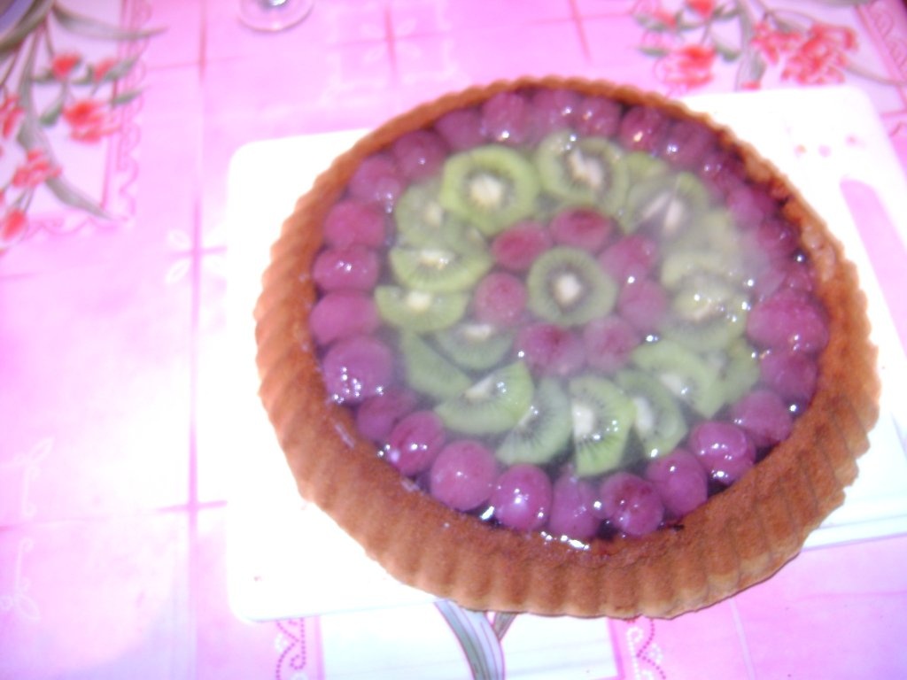 Tarta cu kiwi si struguri