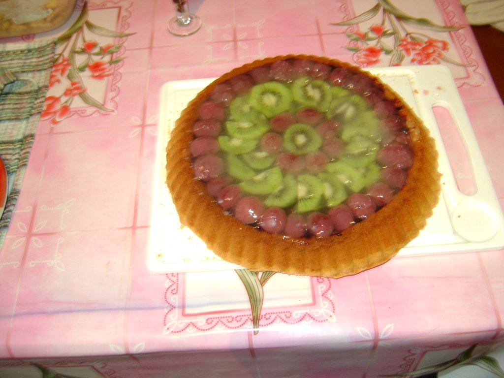 Tarta cu kiwi si struguri