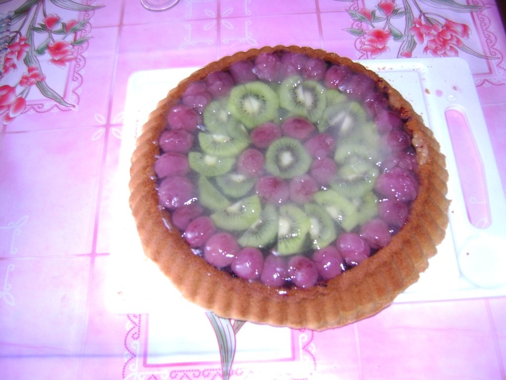 Tarta cu kiwi si struguri