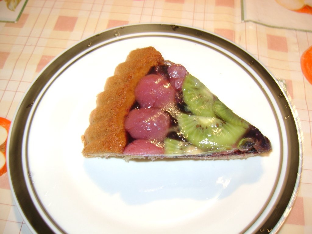 Tarta cu kiwi si struguri