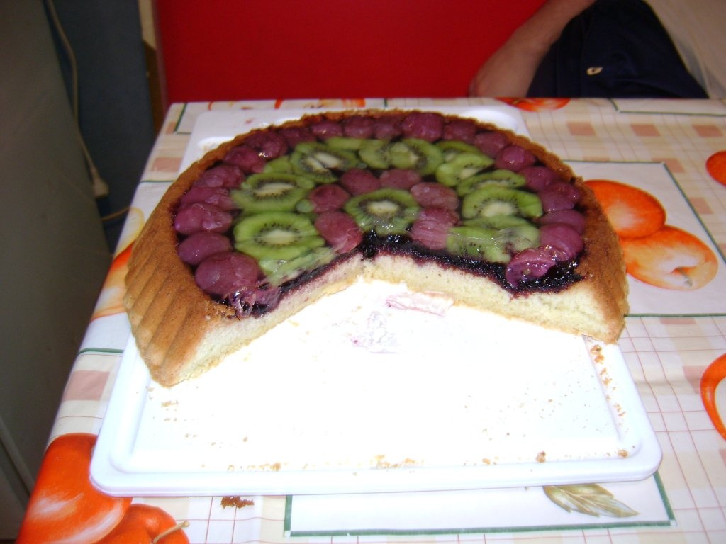 Tarta cu kiwi si struguri