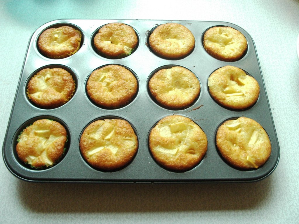 Briose super pufoase cu mere