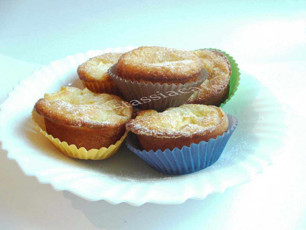 Briose super pufoase cu mere