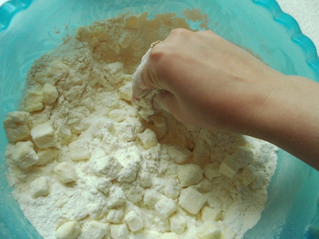 Cobbler din piersici si mure