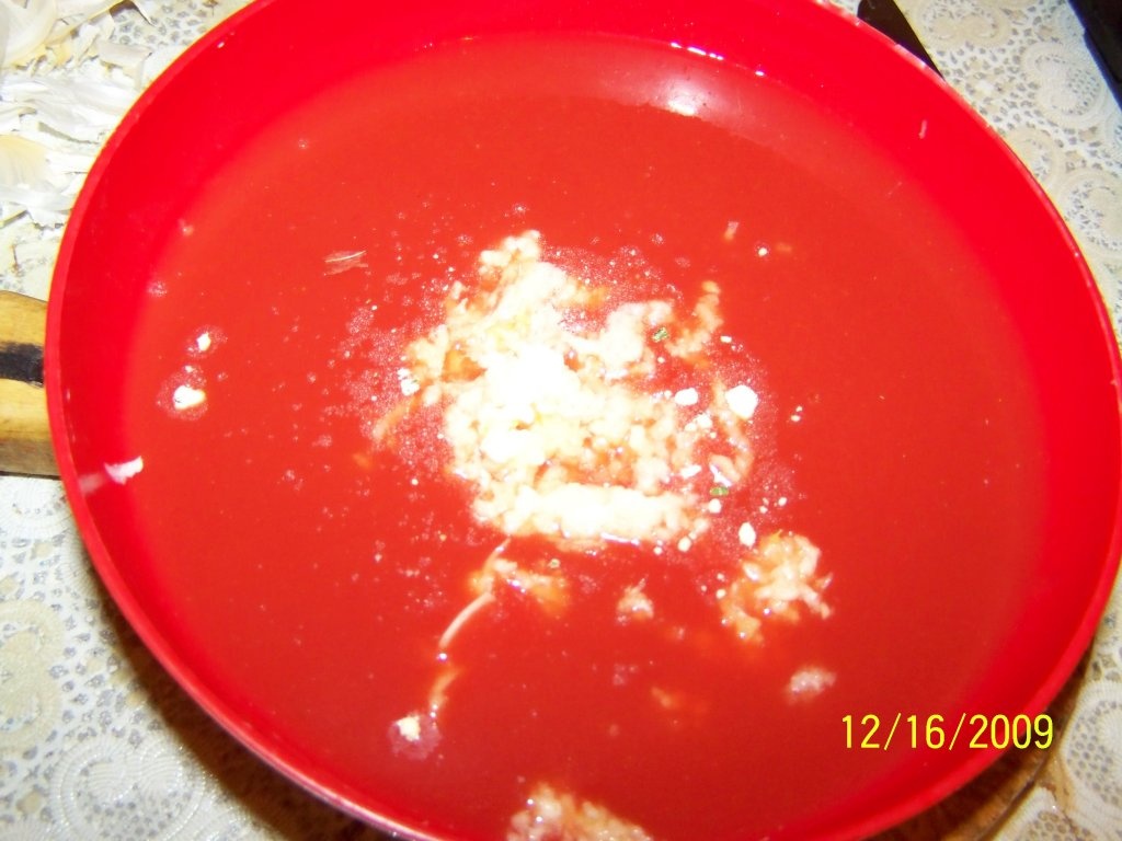 Pui cu sos de rosi si usturoi