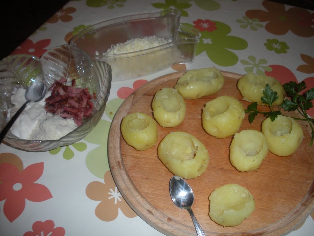 Cartofi umpluti si gratinati