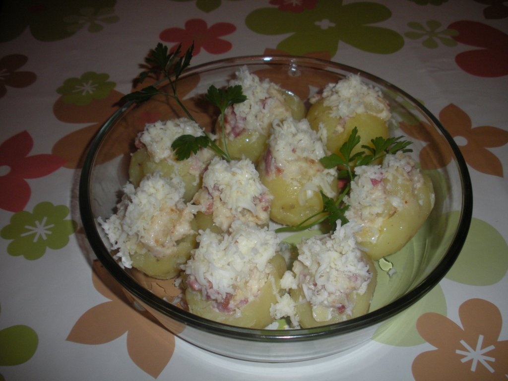 Cartofi umpluti si gratinati