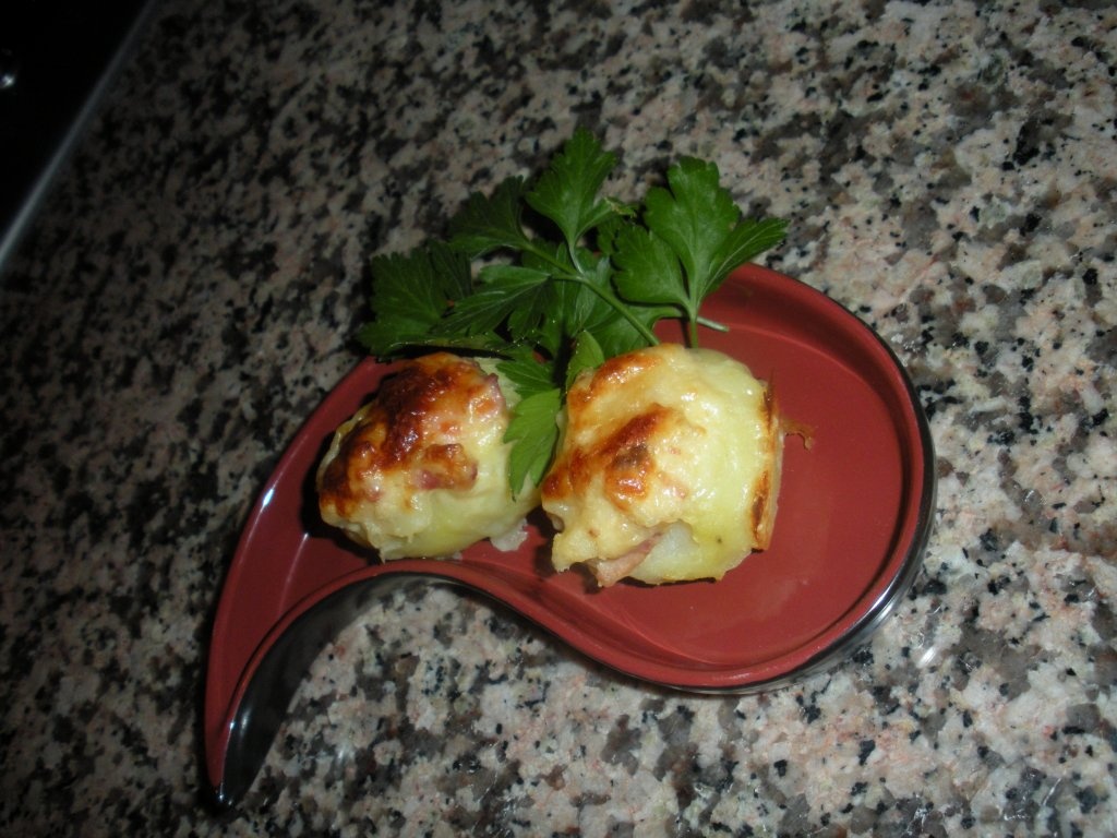 Cartofi umpluti si gratinati