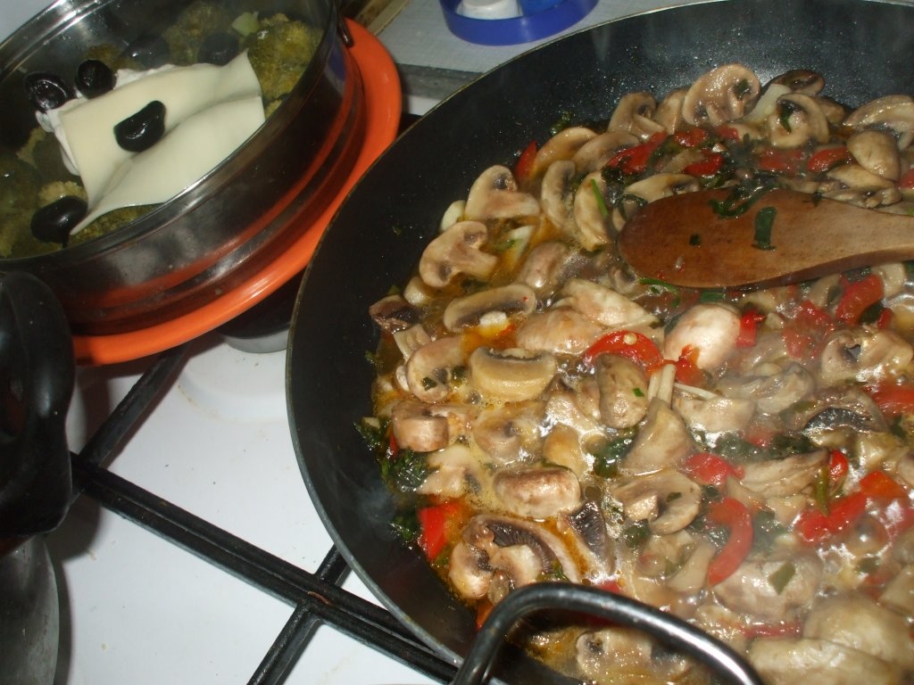 Ciuperci cu broccoli si masline