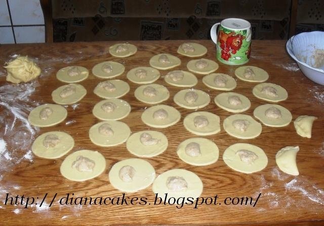 Cornulete cu smantana umplute cu nuca