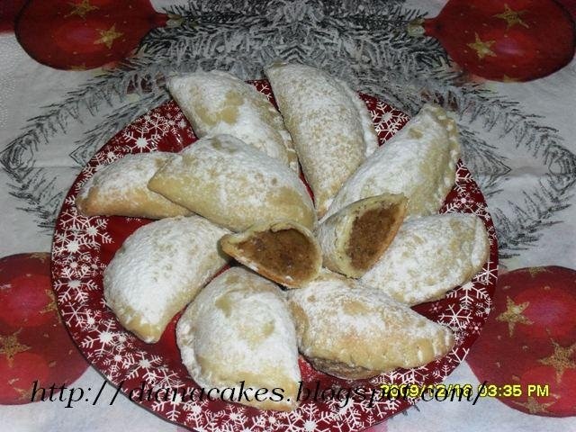 Cornulete cu smantana umplute cu nuca