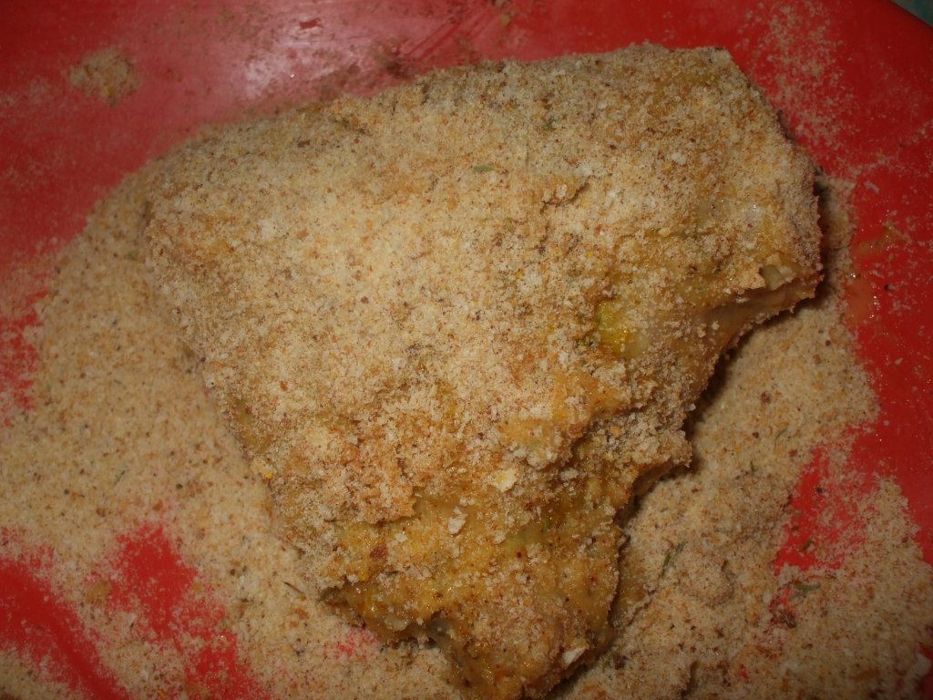 Pui pane cu pesmet si garnitura de spanac picant