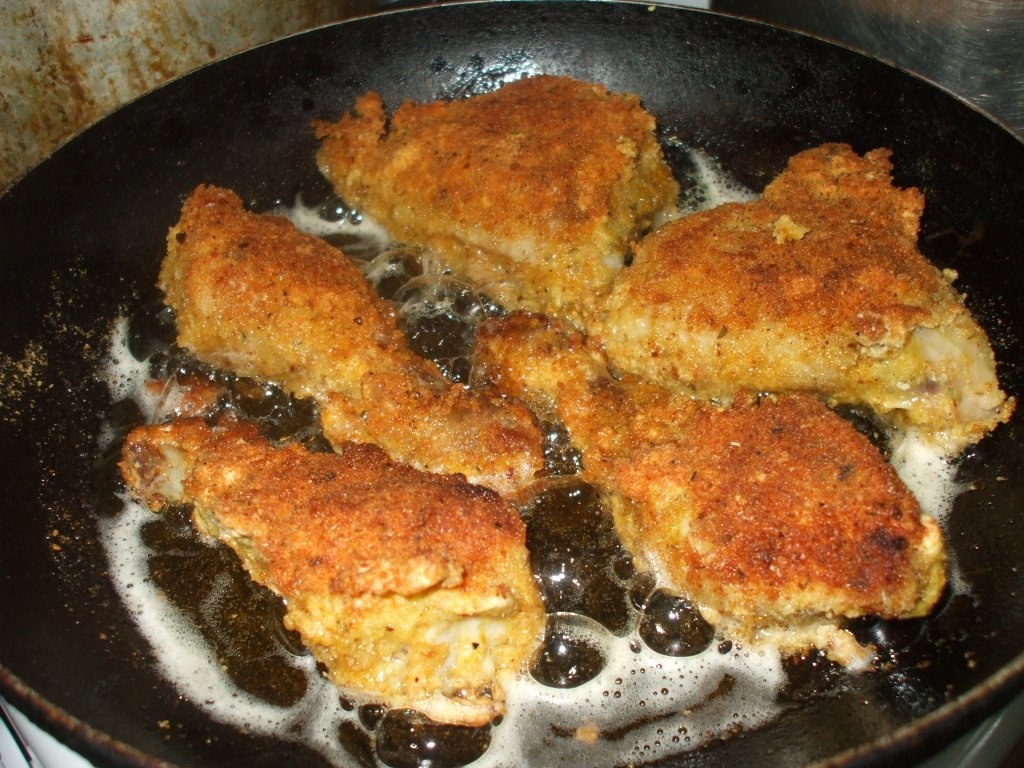 Pui pane cu pesmet si garnitura de spanac picant