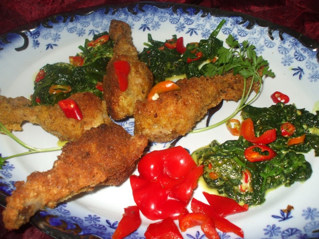 Pui pane cu pesmet si garnitura de spanac picant