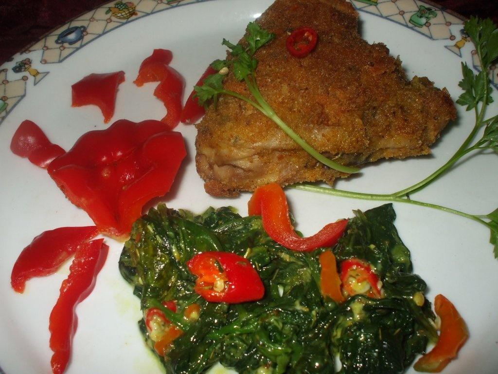 Pui pane cu pesmet si garnitura de spanac picant