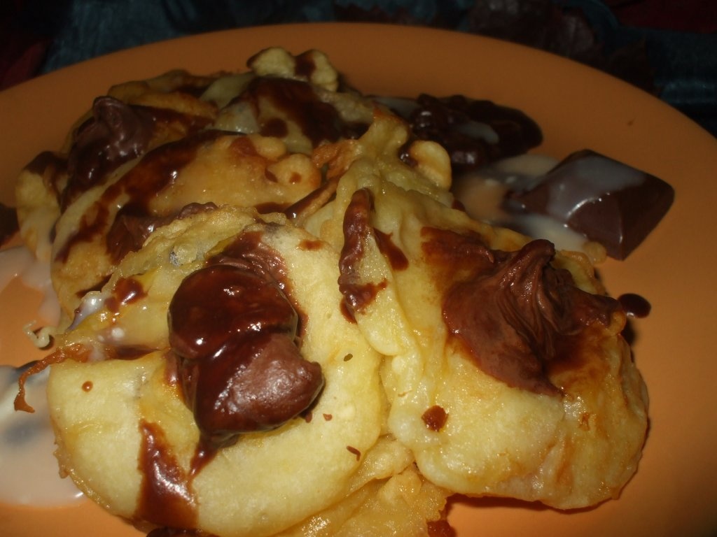 Mere in aluat, cu ciocolata