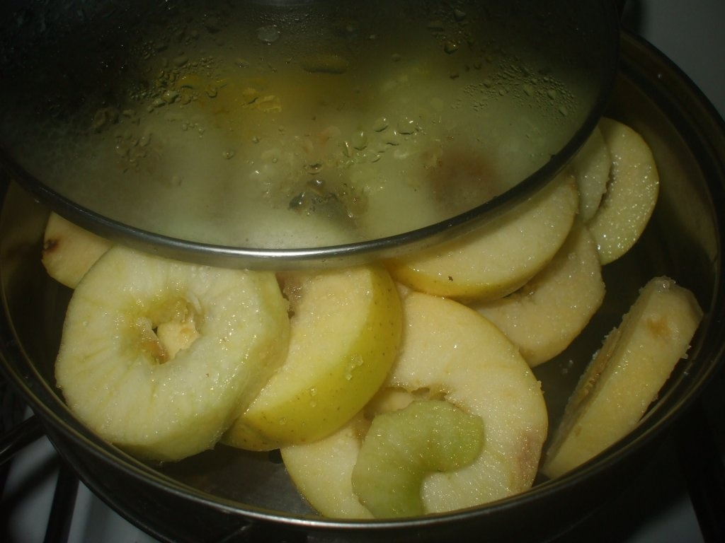 Mere in aluat, cu ciocolata