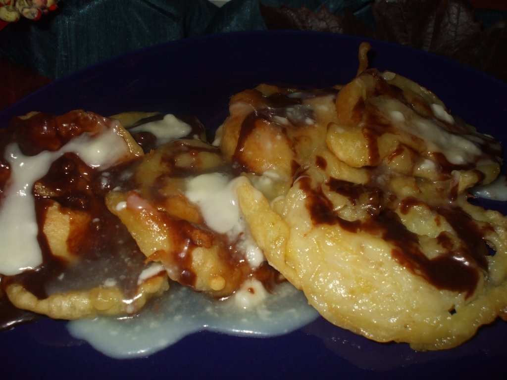 Mere in aluat, cu ciocolata