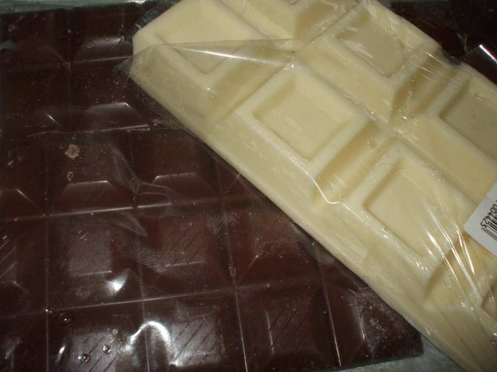 Banane in aluat, cu ciocolata alba-neagra