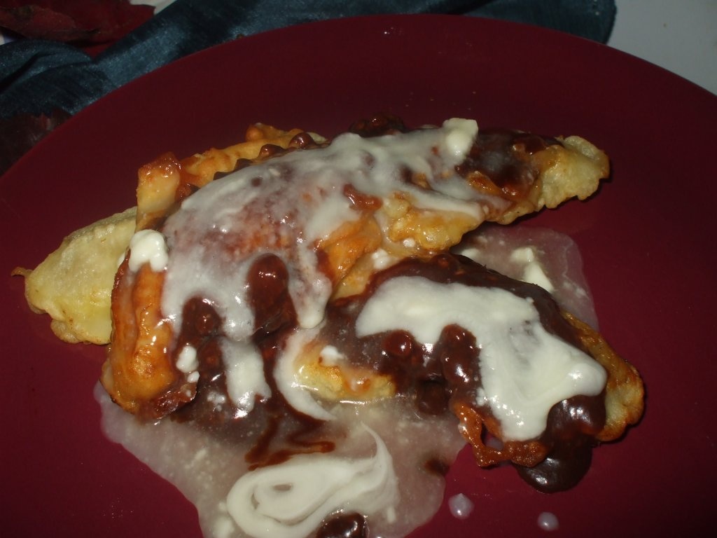 Banane in aluat, cu ciocolata alba-neagra