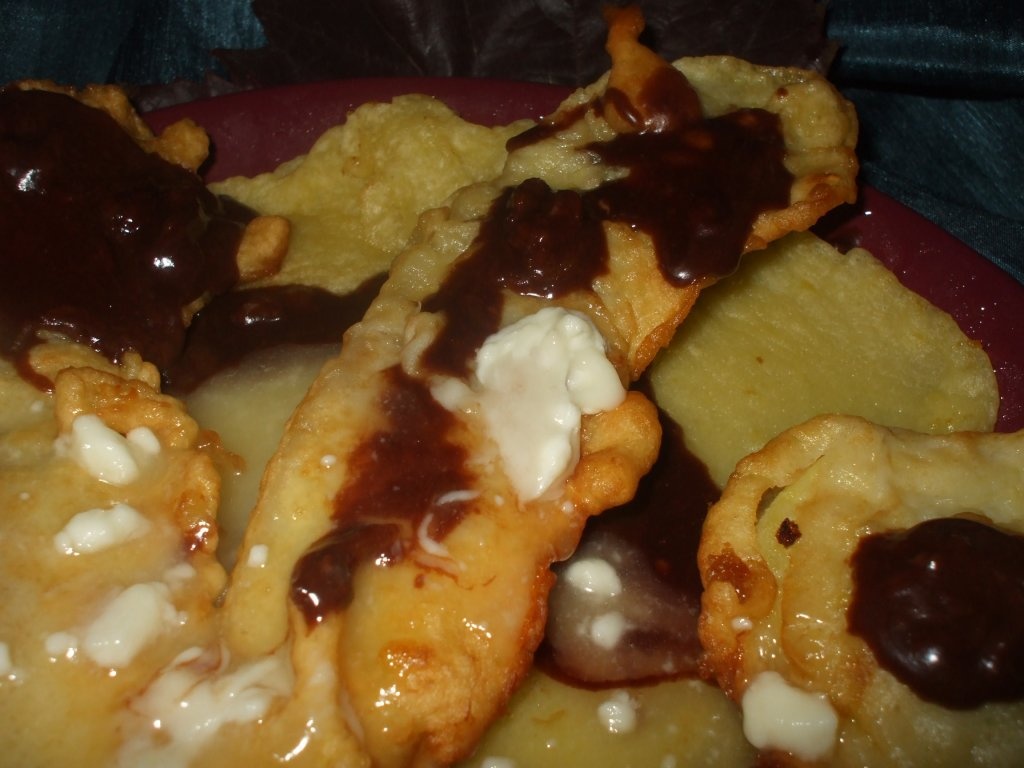 Banane in aluat, cu ciocolata alba-neagra