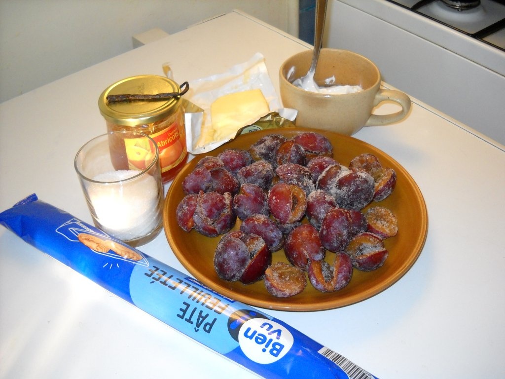 Tarta cu prune cu aluat de foitaj