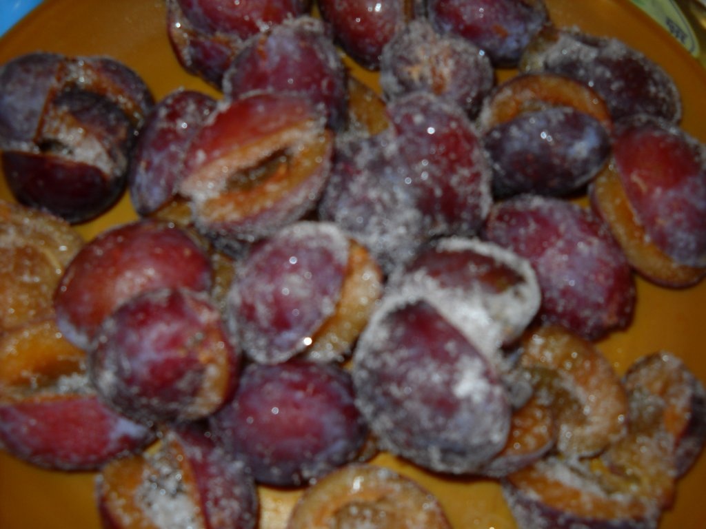 Tarta cu prune cu aluat de foitaj