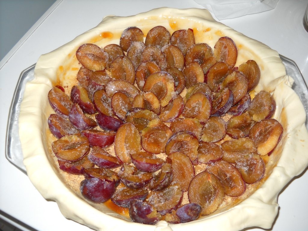 Tarta cu prune cu aluat de foitaj