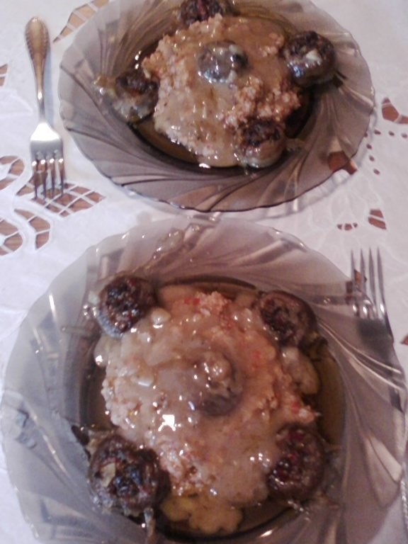 Ciuperci umplute cu garnitura de hrisca