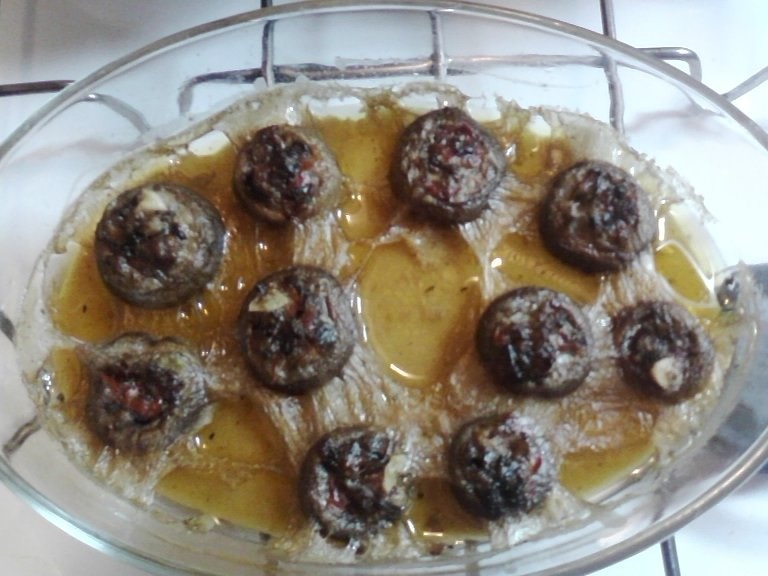 Ciuperci umplute cu garnitura de hrisca