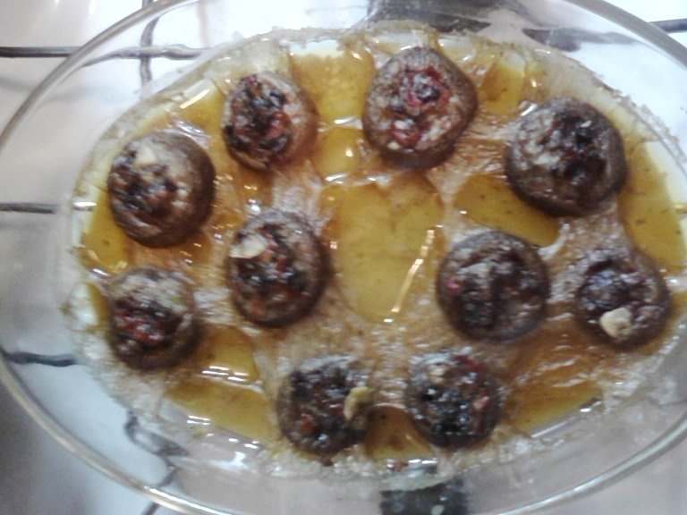 Ciuperci umplute cu garnitura de hrisca