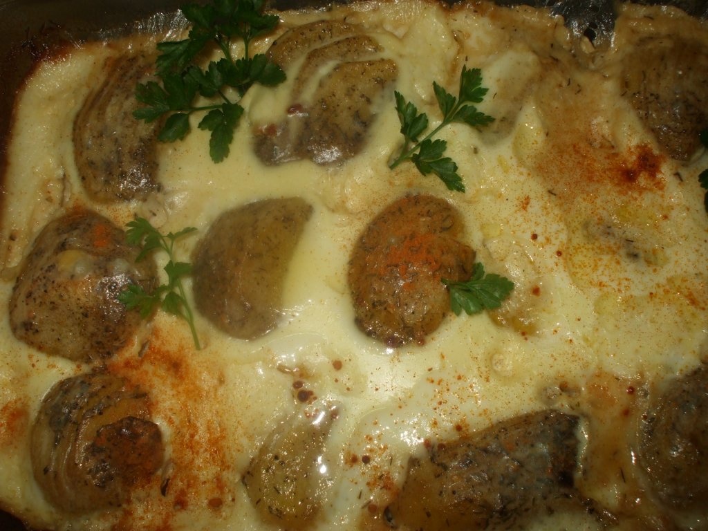 Cartofi la cuptor cu sunca si sos