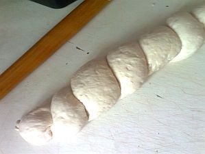 Paine de casa impletita