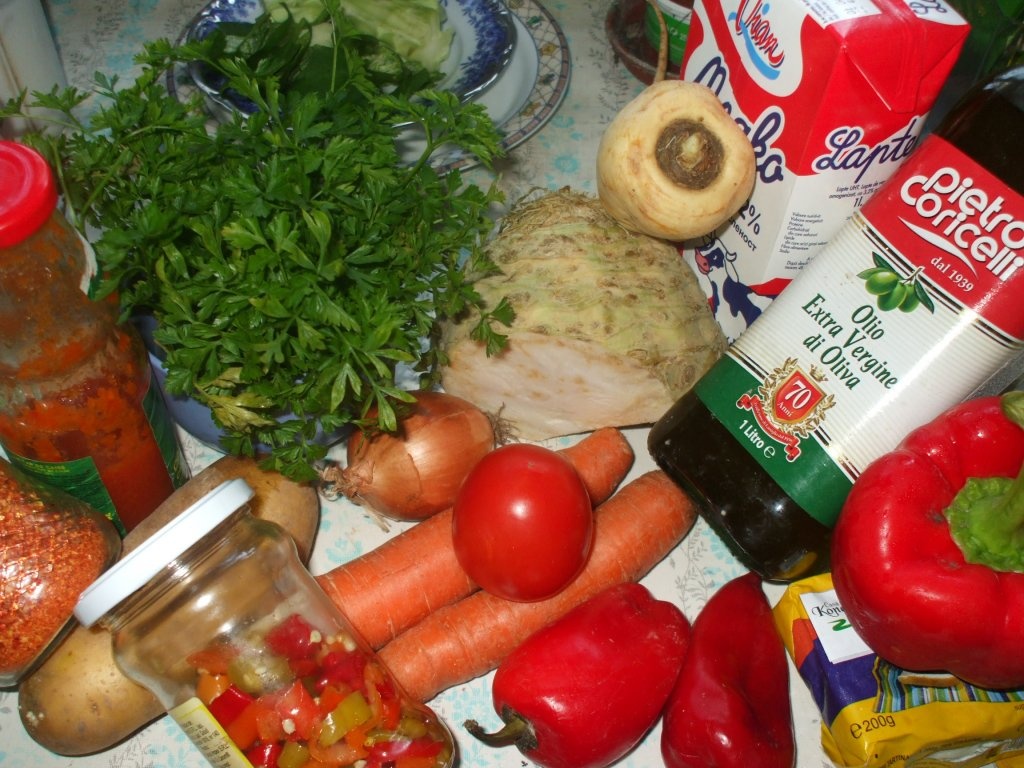 Supa crema de ardei, rosii si morcovi (supa rosie)