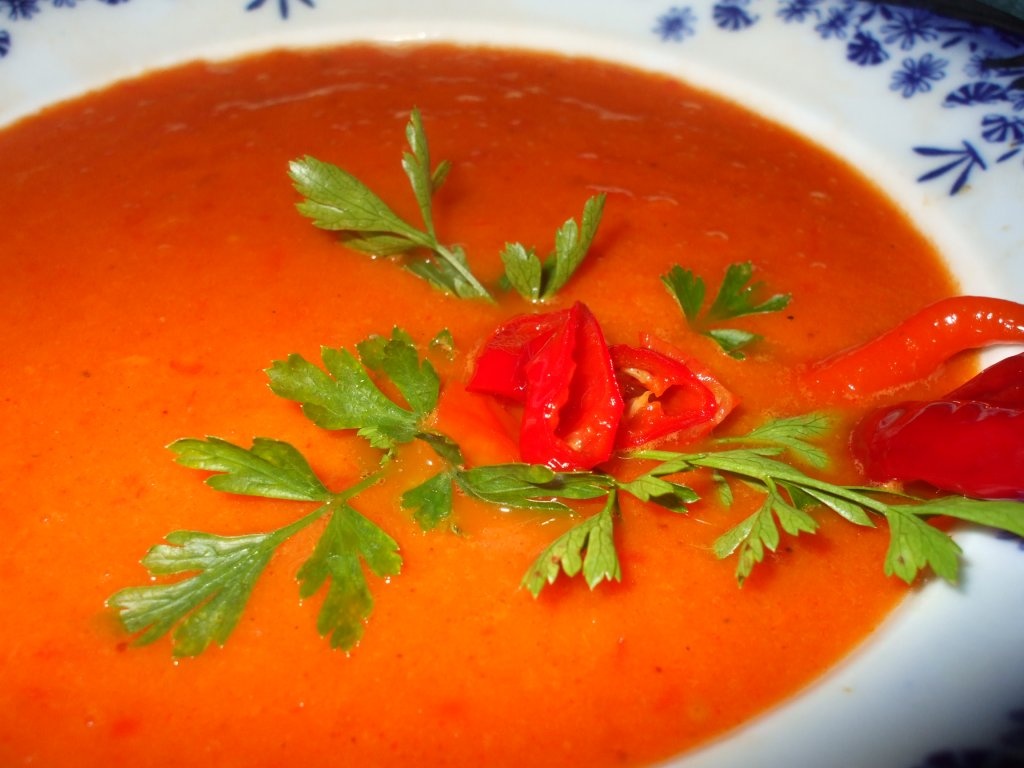 Supa crema de ardei, rosii si morcovi (supa rosie)