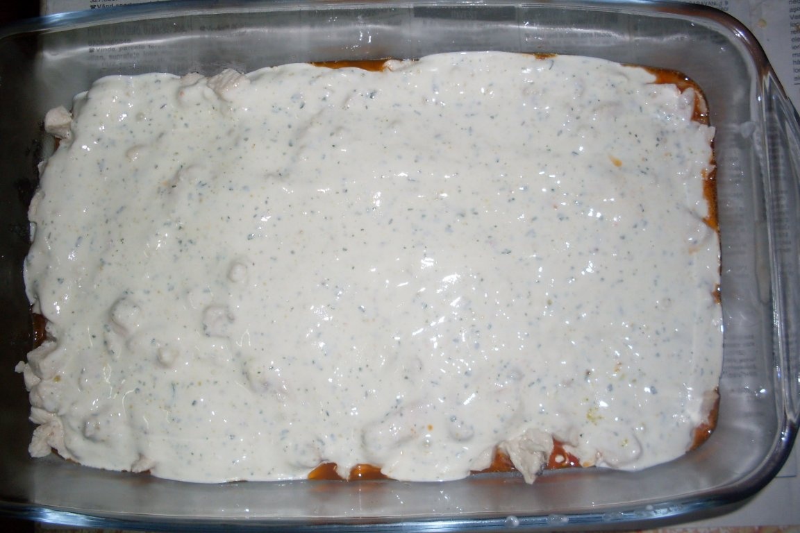 Pui rumenit cu legume si sos de smantana