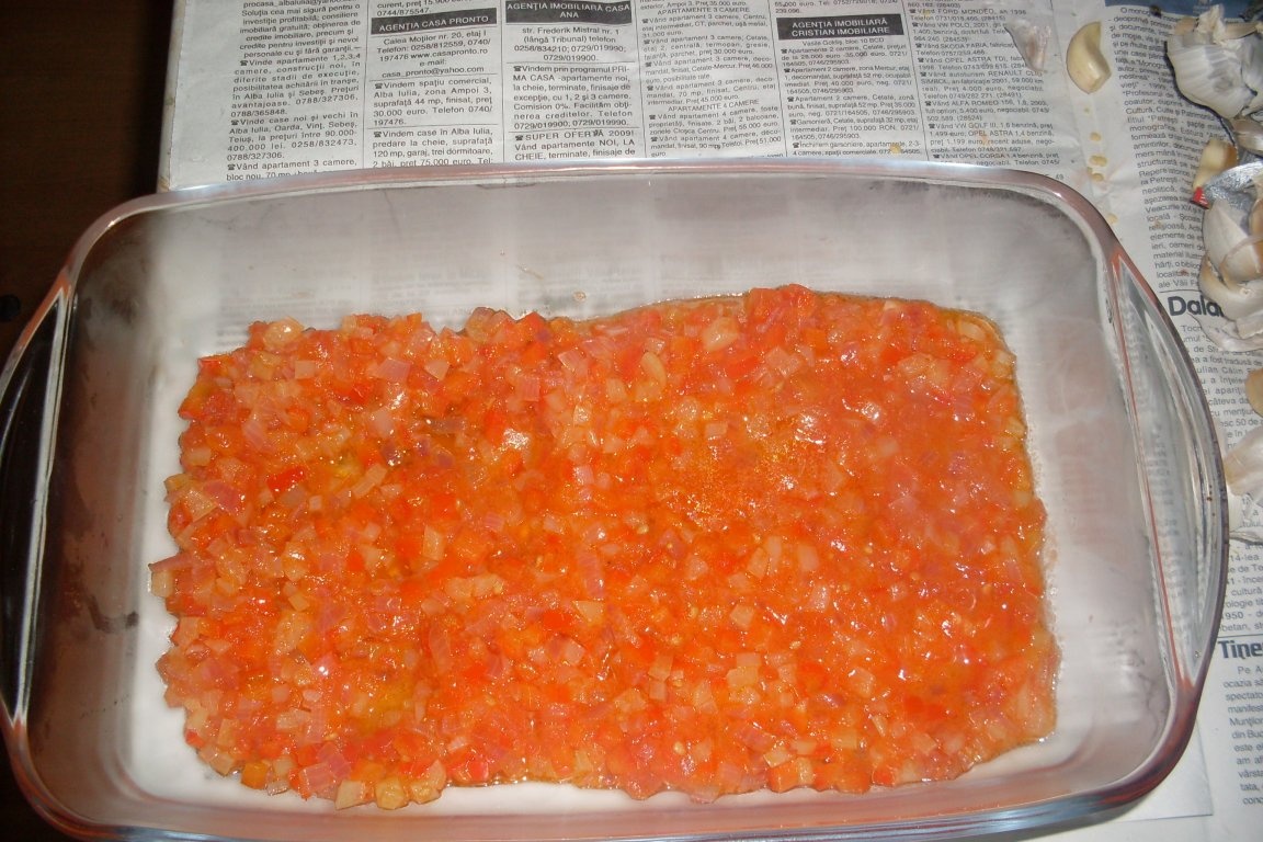 Pui rumenit cu legume si sos de smantana