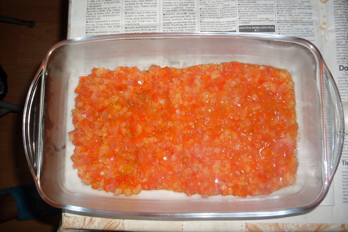 Pui rumenit cu legume si sos de smantana