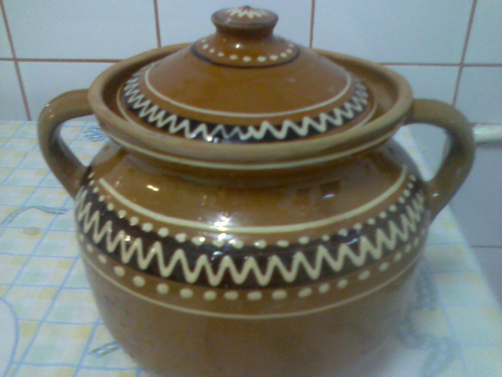 Sarmalute dobrogene in oala de lut