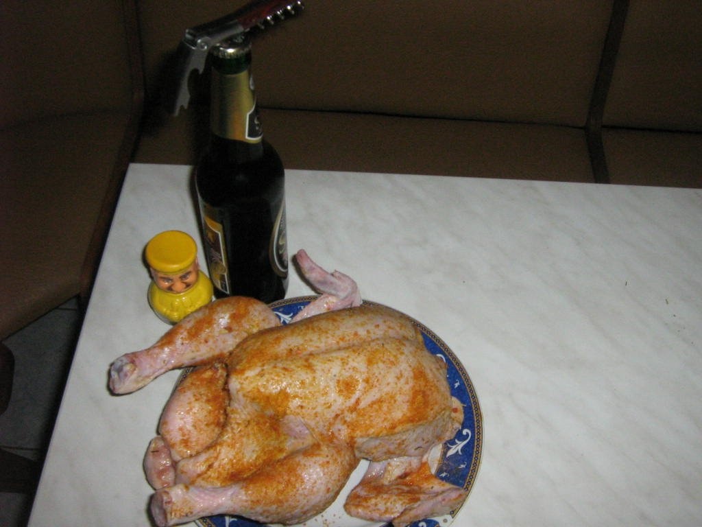 Pui pe sticla cu cartofi si mujdei