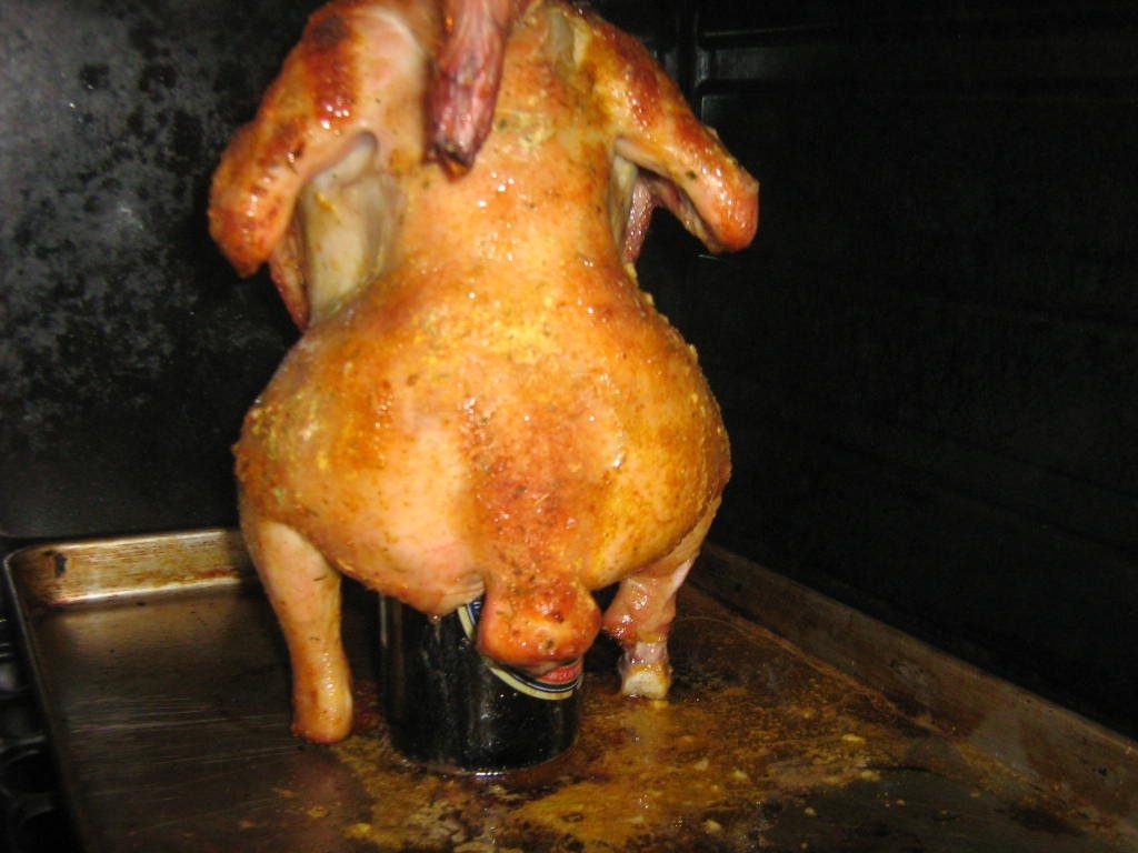 Pui pe sticla cu cartofi si mujdei