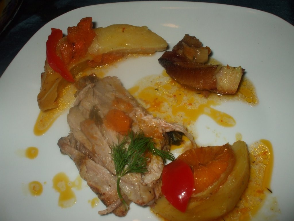 Friptura de curcan cu carnati si cartofi